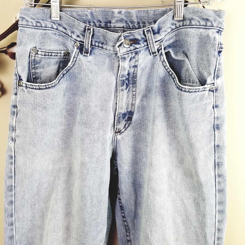 LEE Riveted Vintage High-Rise Light Wash Mom Jeans - Picture 4 of 8